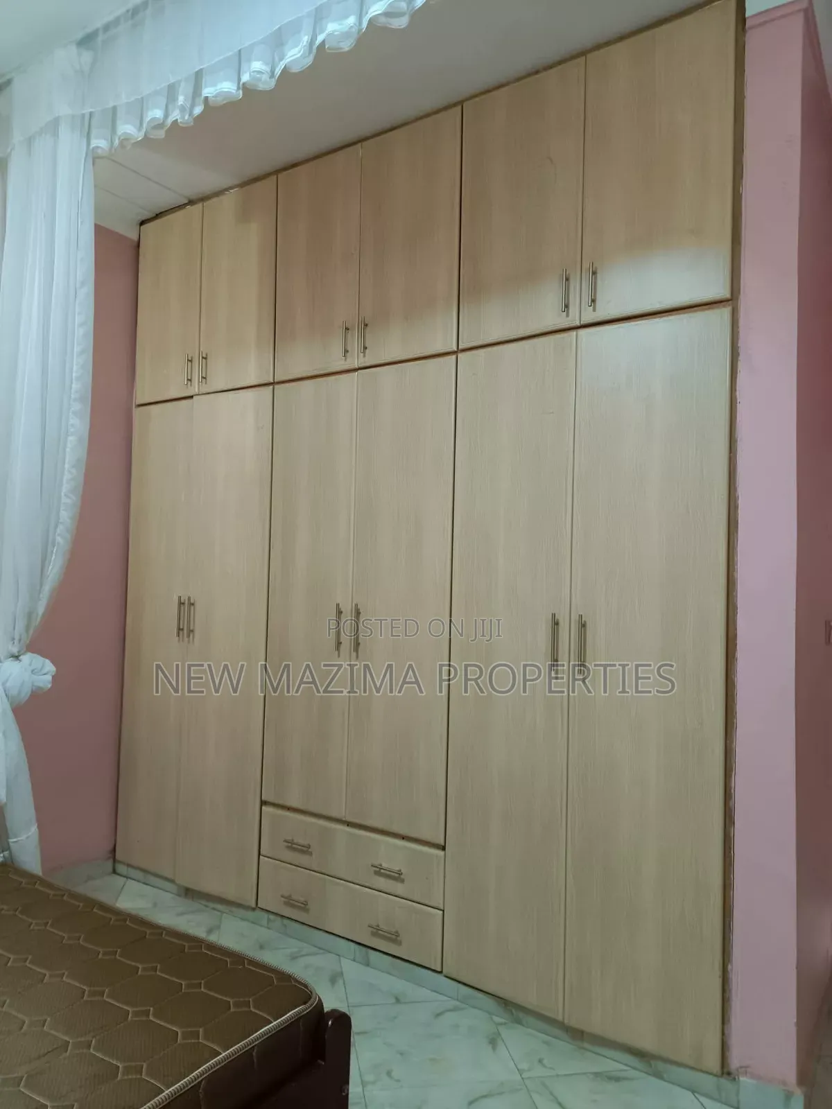 4bdrm Bungalow in Kitende Ntebe Rd, Central Division for sale
