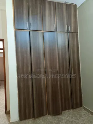 4bdrm Bungalow in Kitende Ntebe Rd, Central Division for sale