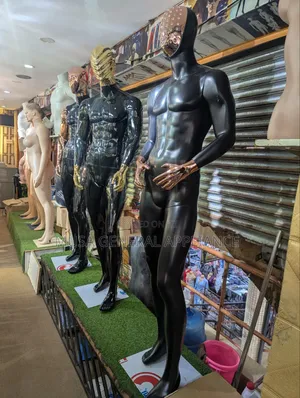 Body Mannequins Feature a Striking Matte Black