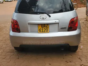 Toyota IST 2007 Silver