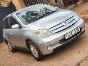Toyota IST 2007 Silver