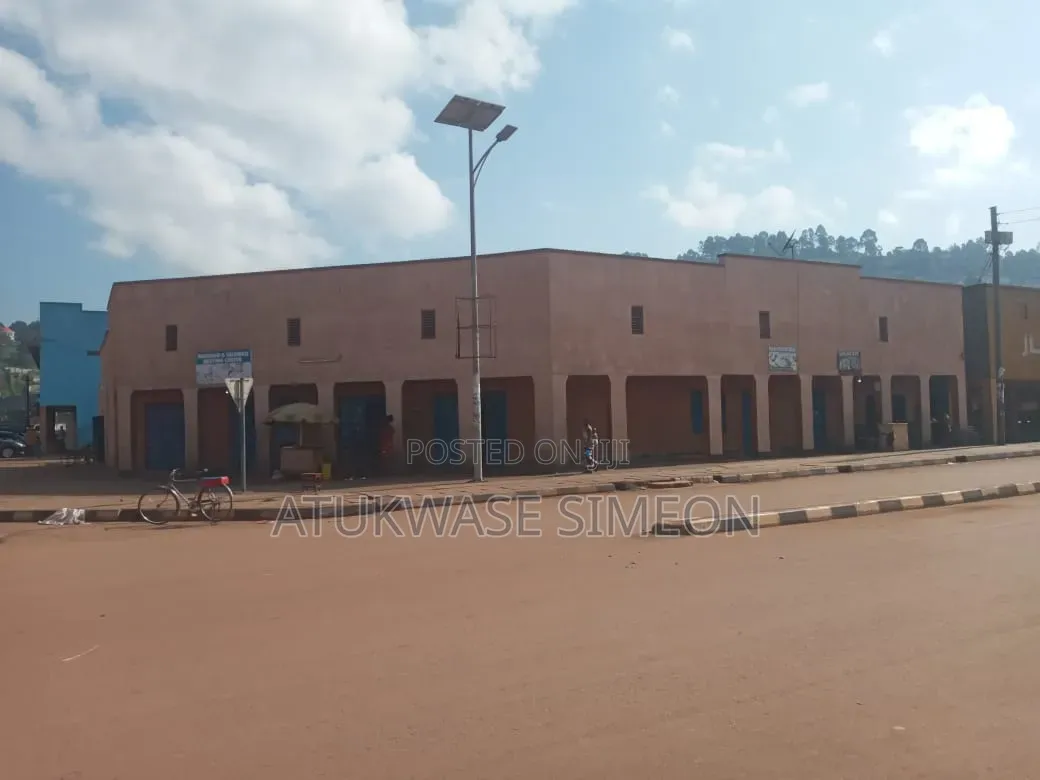 9bdrm Townhouse/Terrace in Kabale for sale
