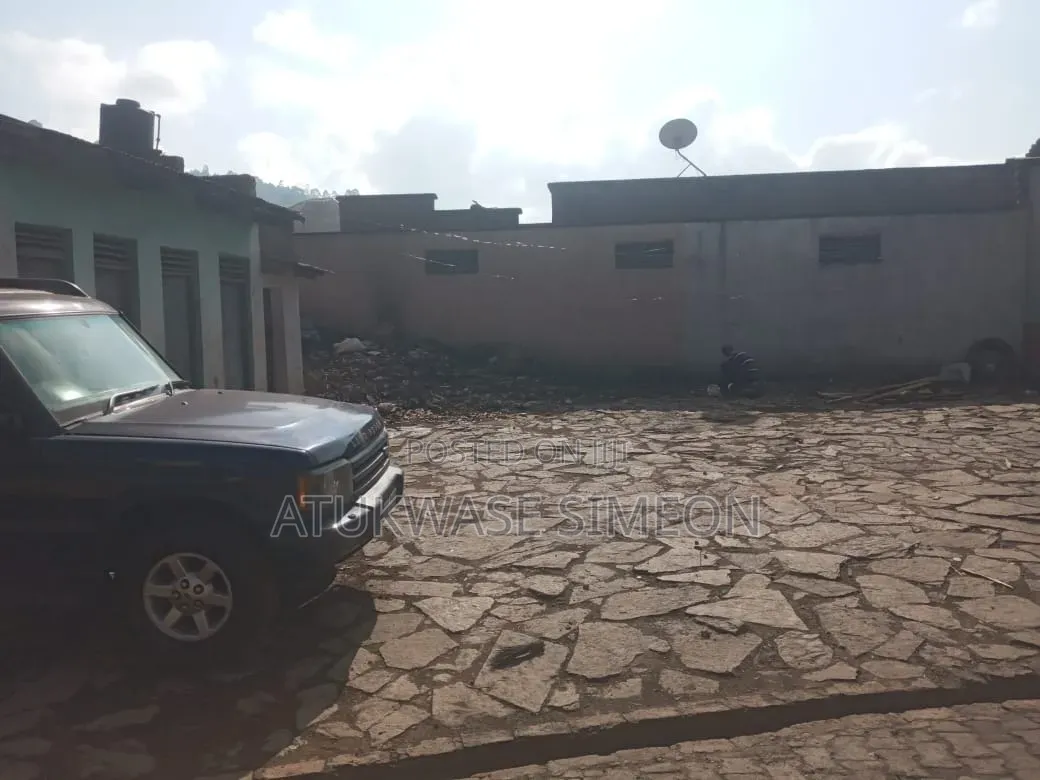 9bdrm Townhouse/Terrace in Kabale for sale