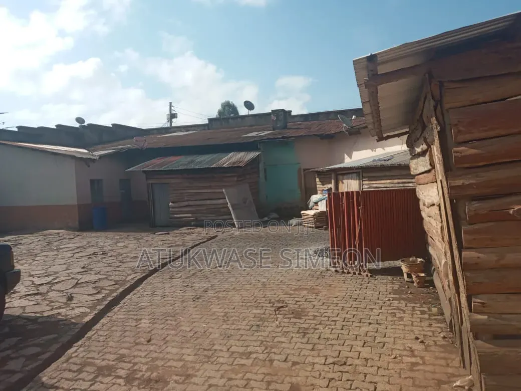 9bdrm Townhouse/Terrace in Kabale for sale