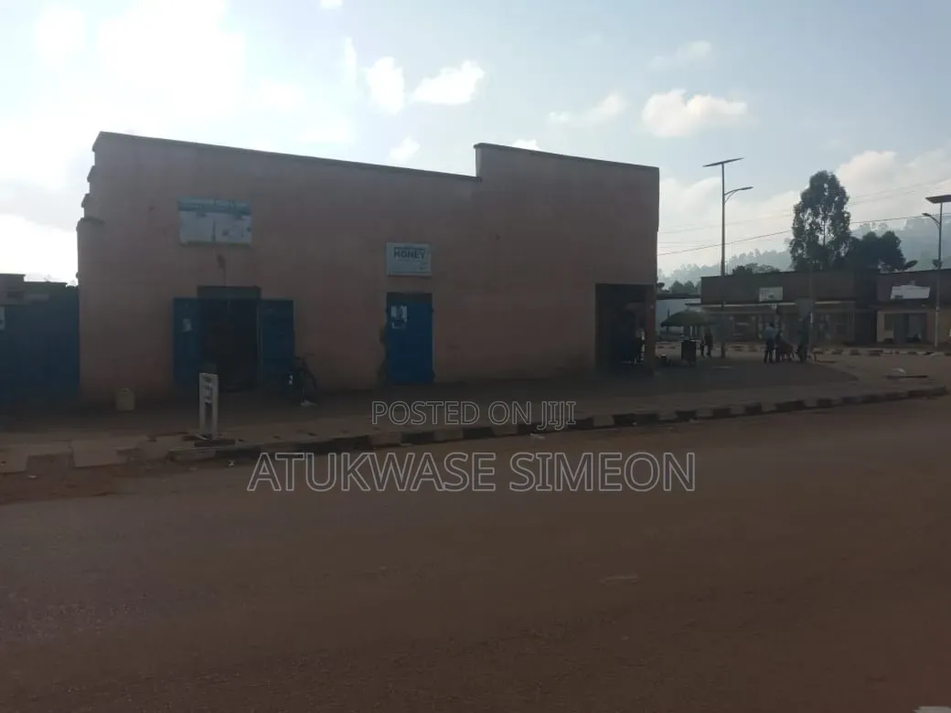 9bdrm Townhouse/Terrace in Kabale for sale