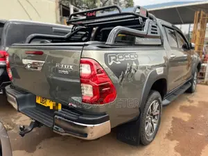 Toyota Hilux 2018 Green
