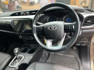 Toyota Hilux 2018 Green