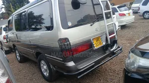 Toyota HiAce 2001 Silver