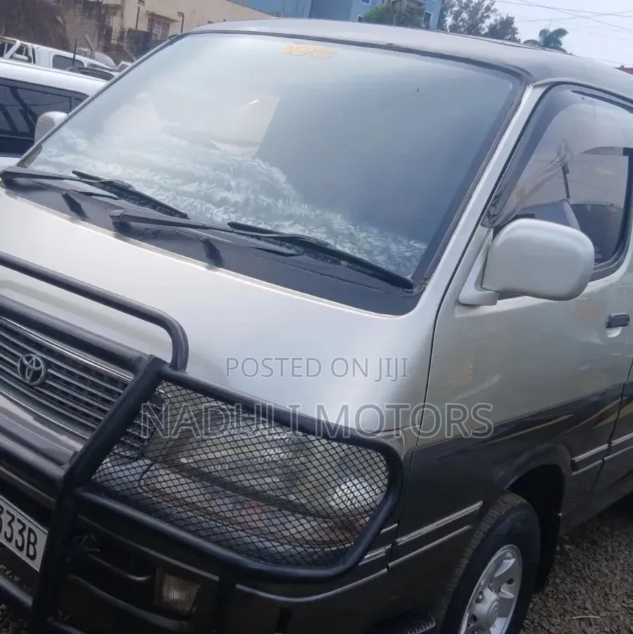 Toyota HiAce 2001 Silver