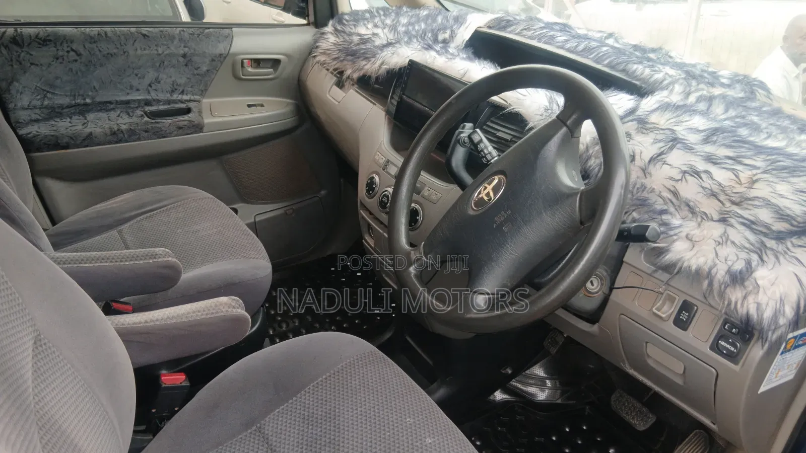 Toyota Noah 2004 Blue