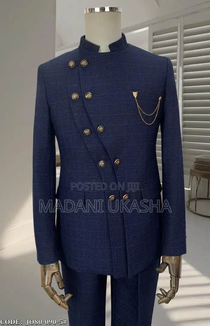 Suit With Double Battons