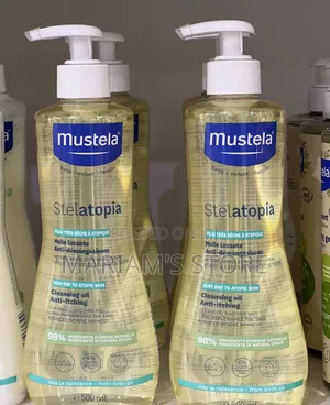 Mustela Cleansing Oil, Designed for Very Dry to Atopic-Prone Skin.