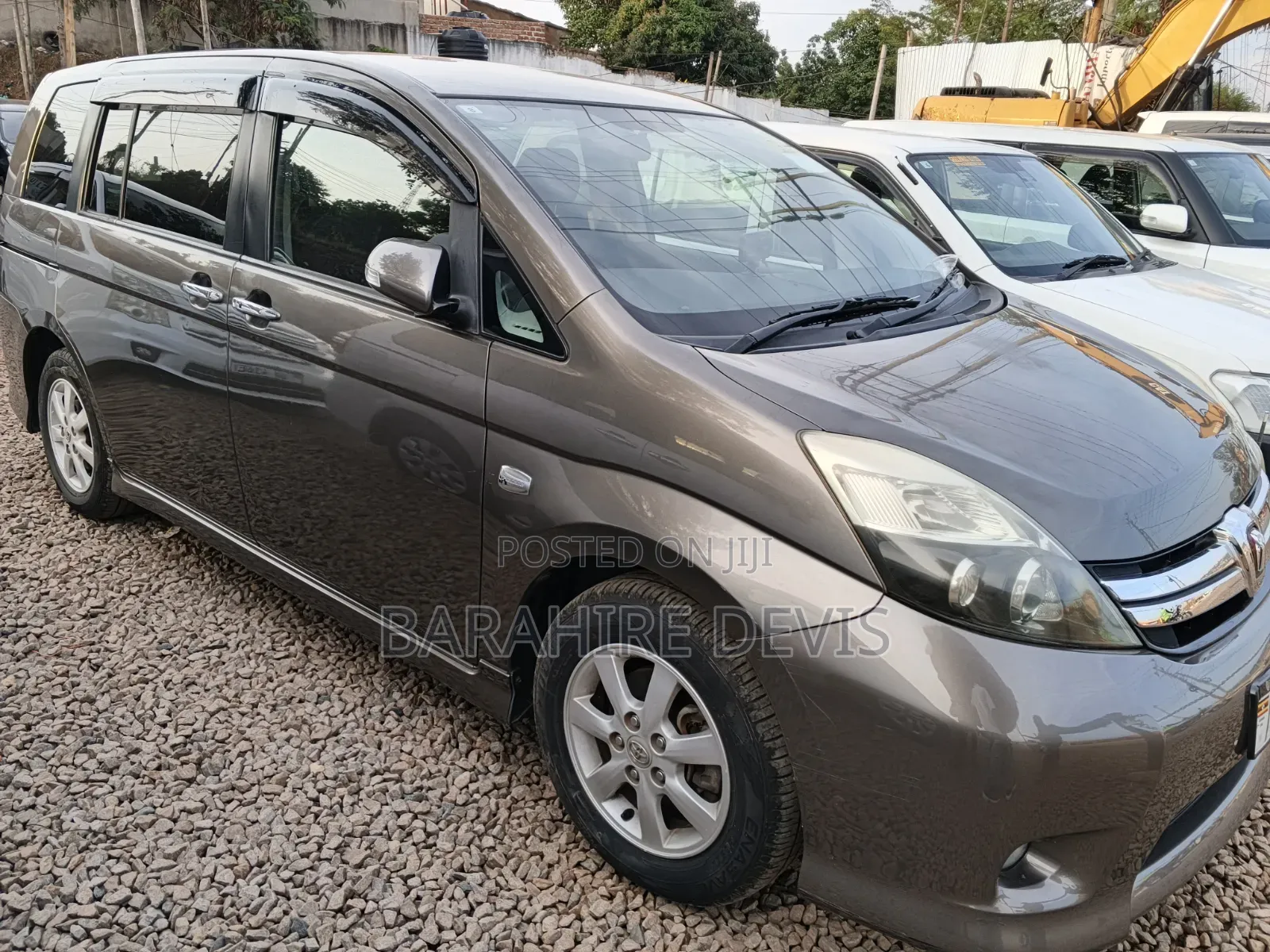Toyota ISIS 2011 Gray
