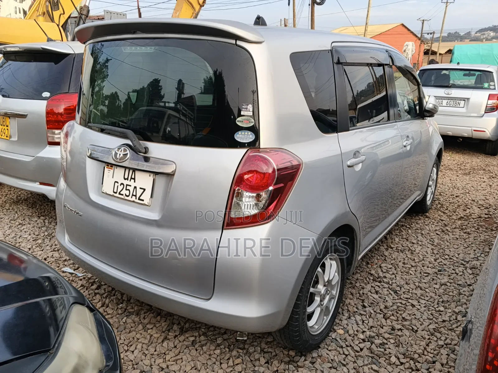 Toyota Ractis 2010 Silver