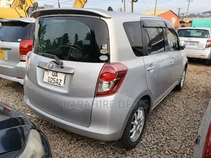 Toyota Ractis 2010 Silver
