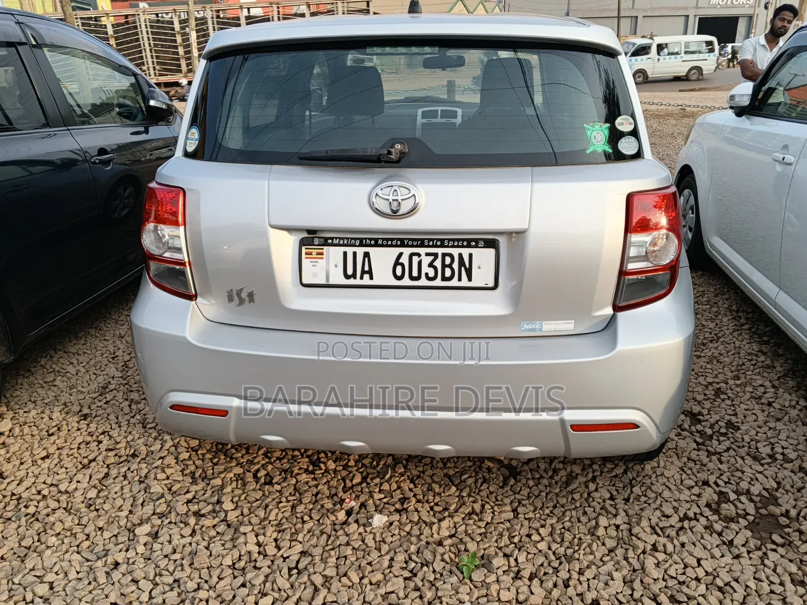 Toyota IST 2011 Silver