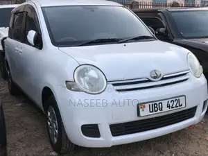 Toyota Sienta 2007 White