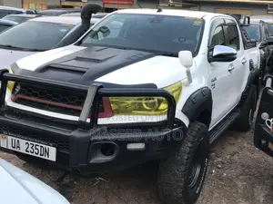 Toyota Hilux 2018 White