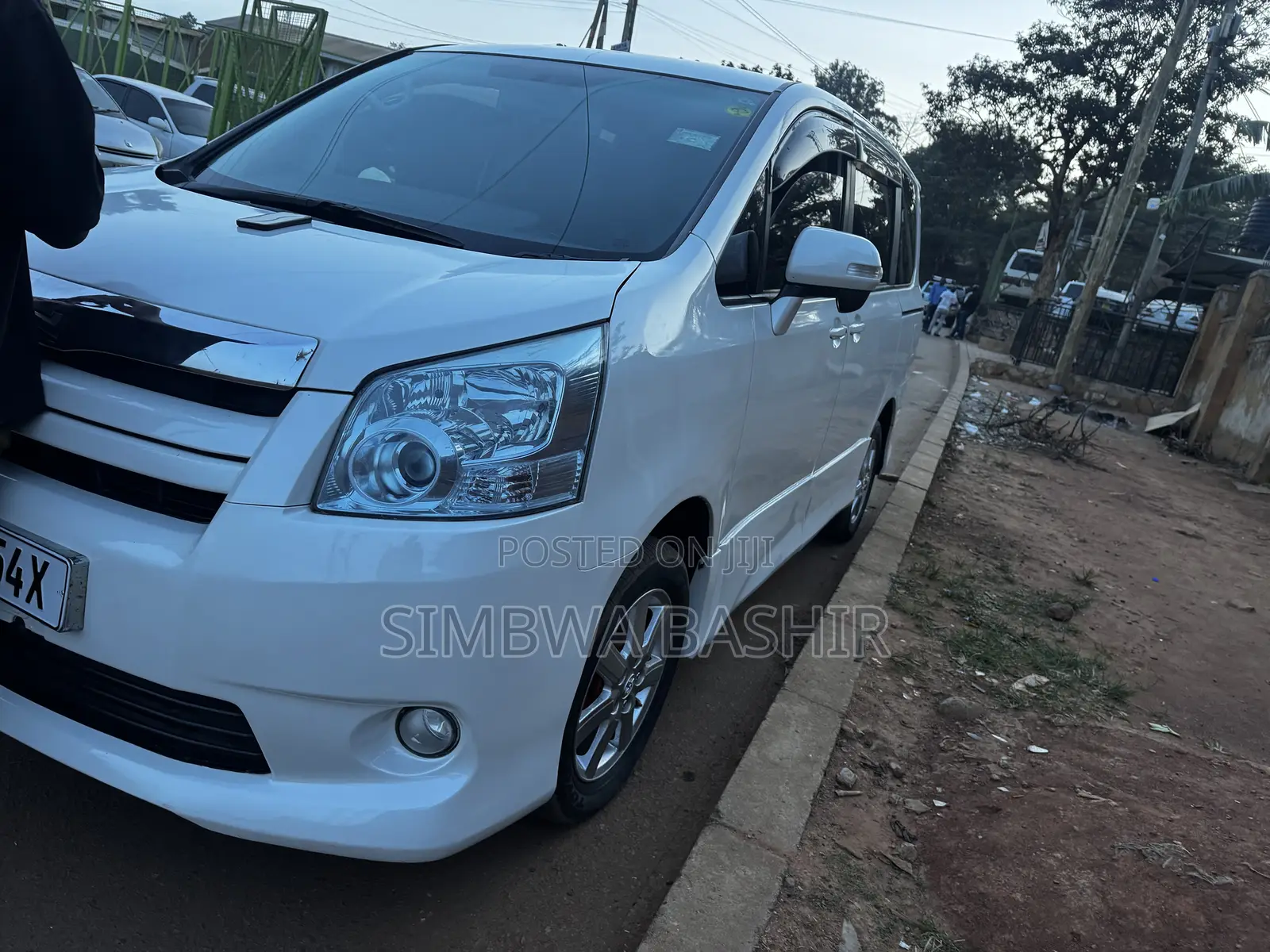 Toyota Noah 2009 White