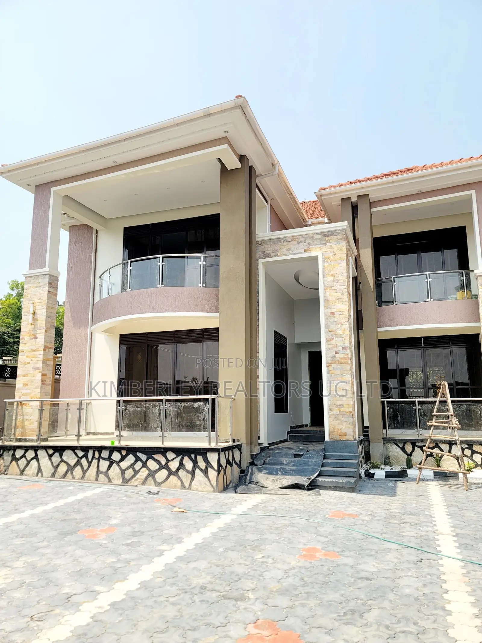 5bdrm House in Division A for sale