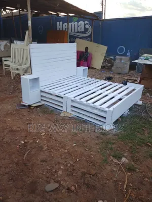 White Pallet Bed 5by6 With Drawers