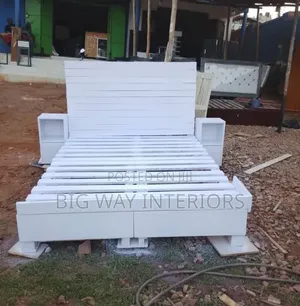 White Pallet Bed 5by6 With Drawers