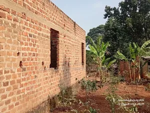 3bdrm Apartment in Kizito Zone, Luwero TC for sale