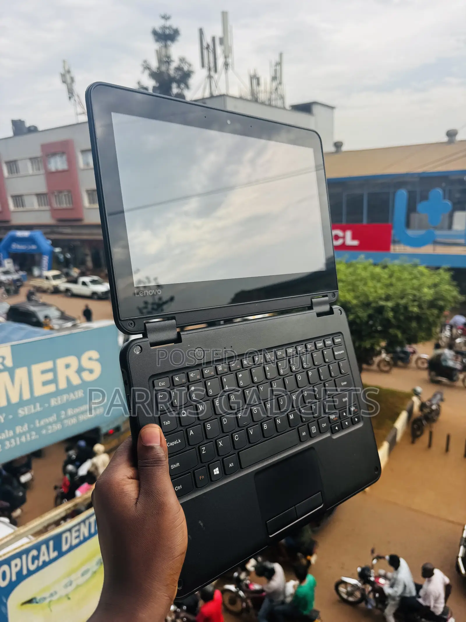 Laptop Lenovo 300e 4GB Intel Celeron SSD 128GB