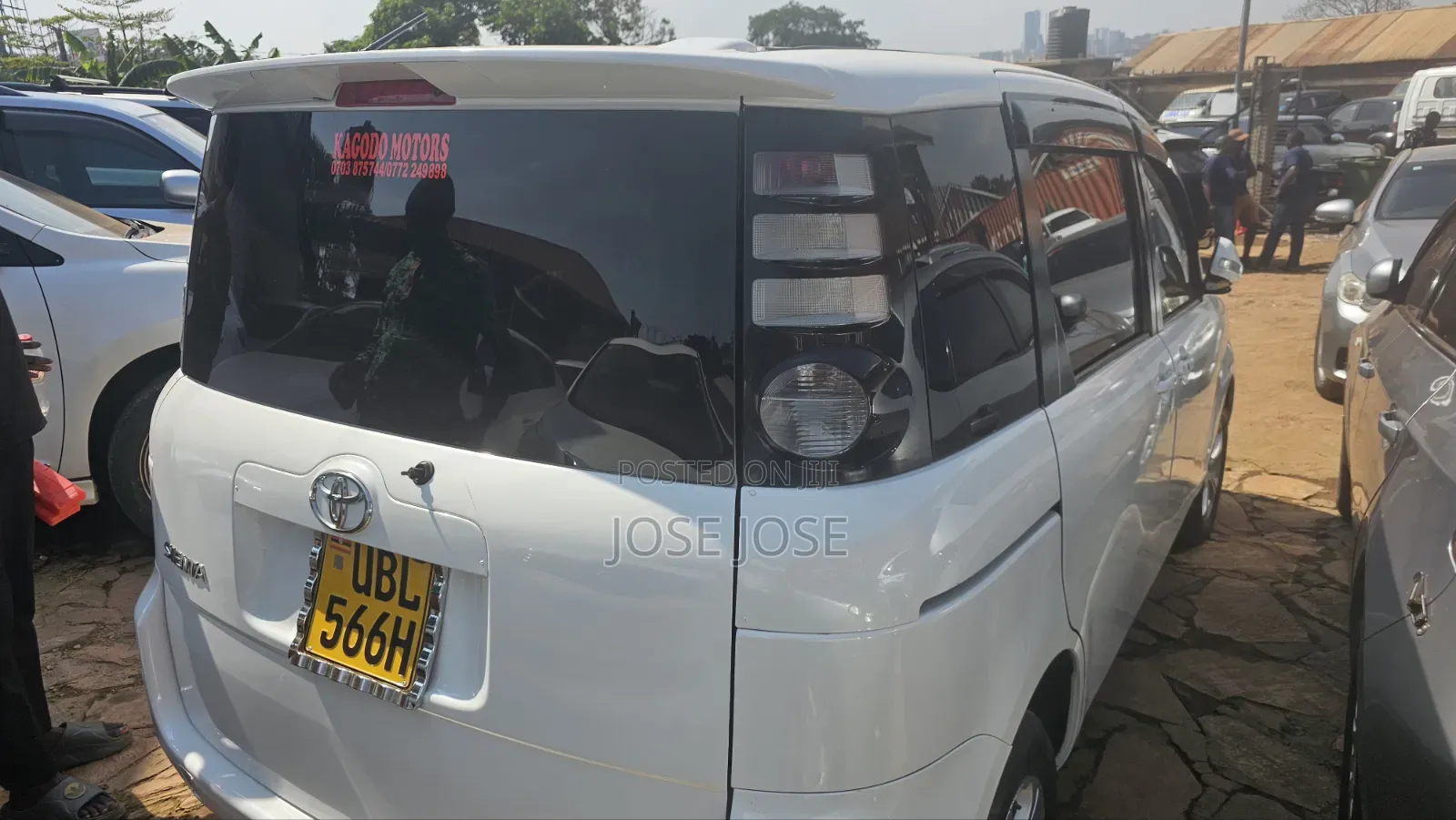 Toyota Sienta 2010 White