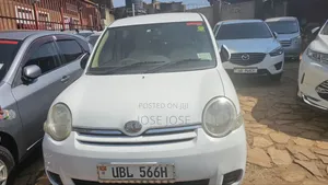 Toyota Sienta 2010 White