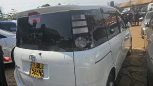 Toyota Sienta 2010 White