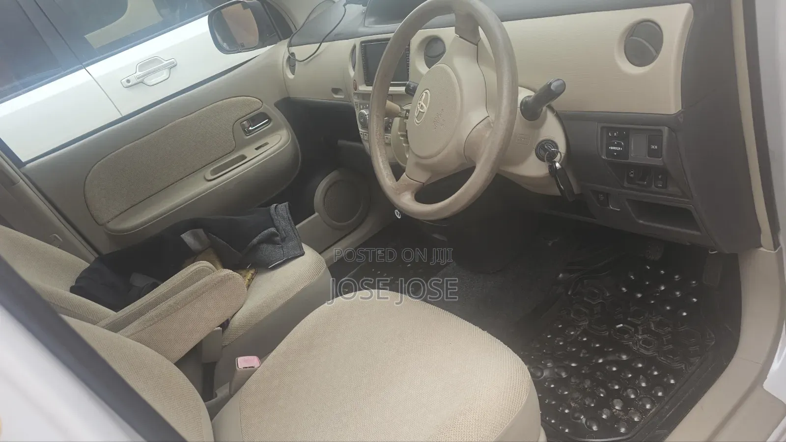 Toyota Sienta 2010 White