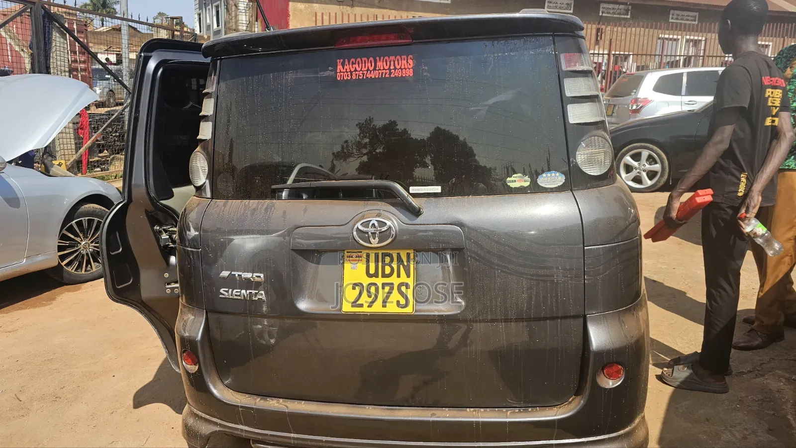 Toyota Sienta 2010 Gray
