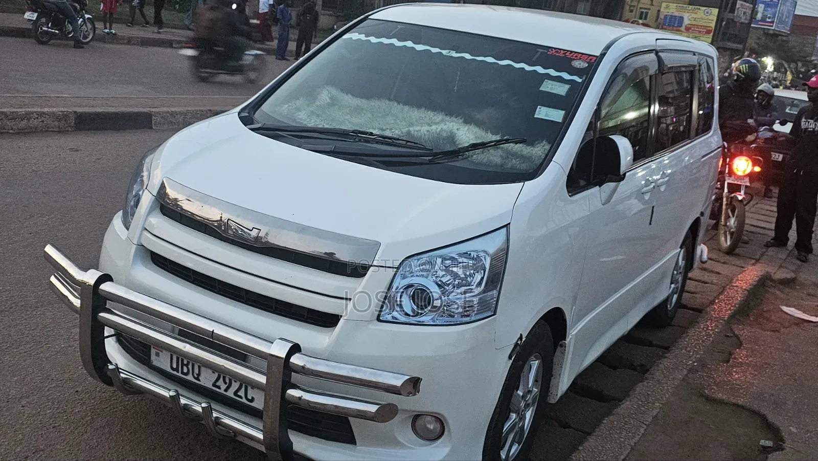 Toyota Noah 2010 White