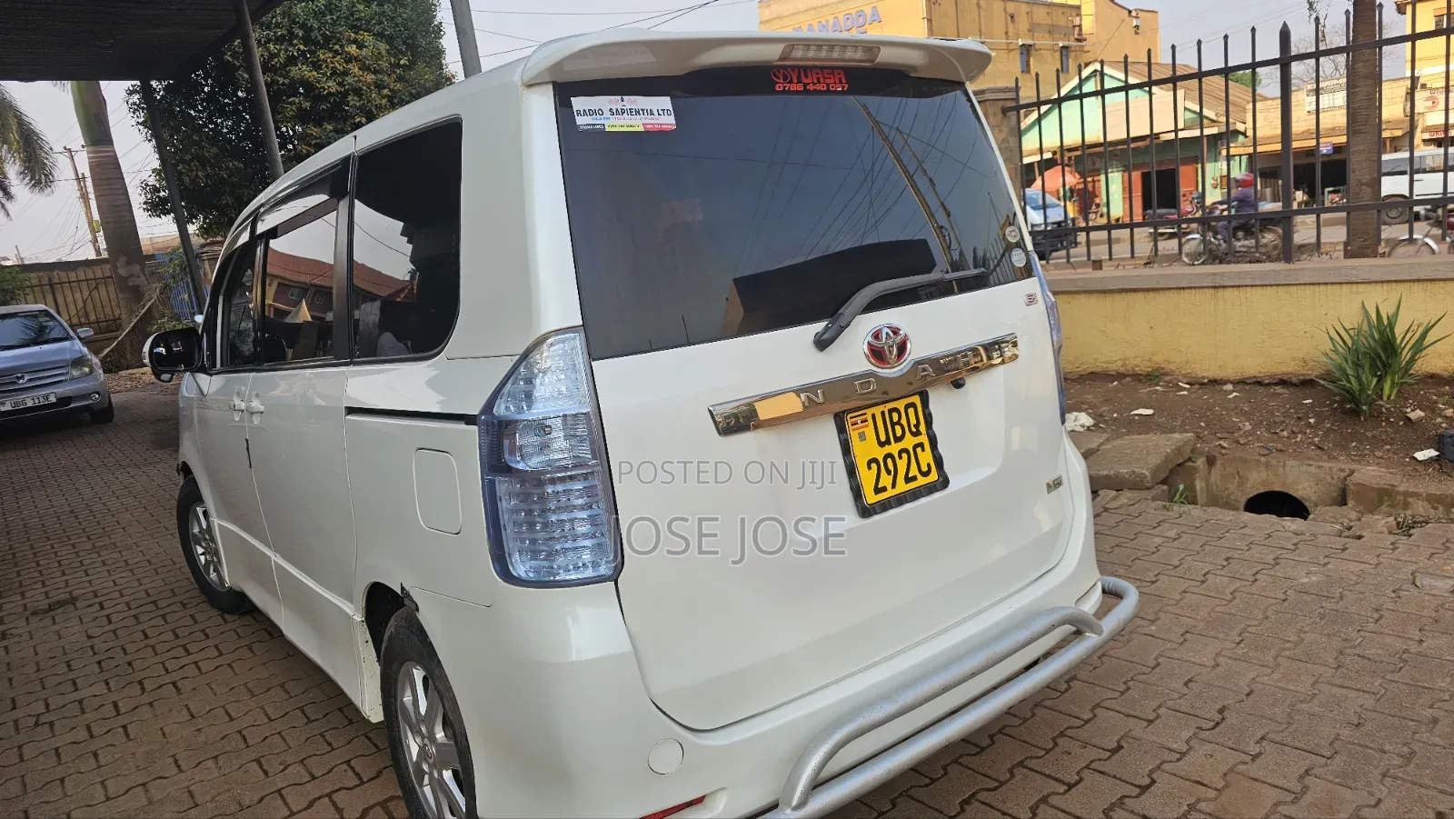Toyota Noah 2010 White