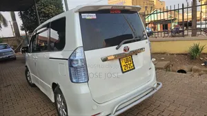 Toyota Noah 2010 White