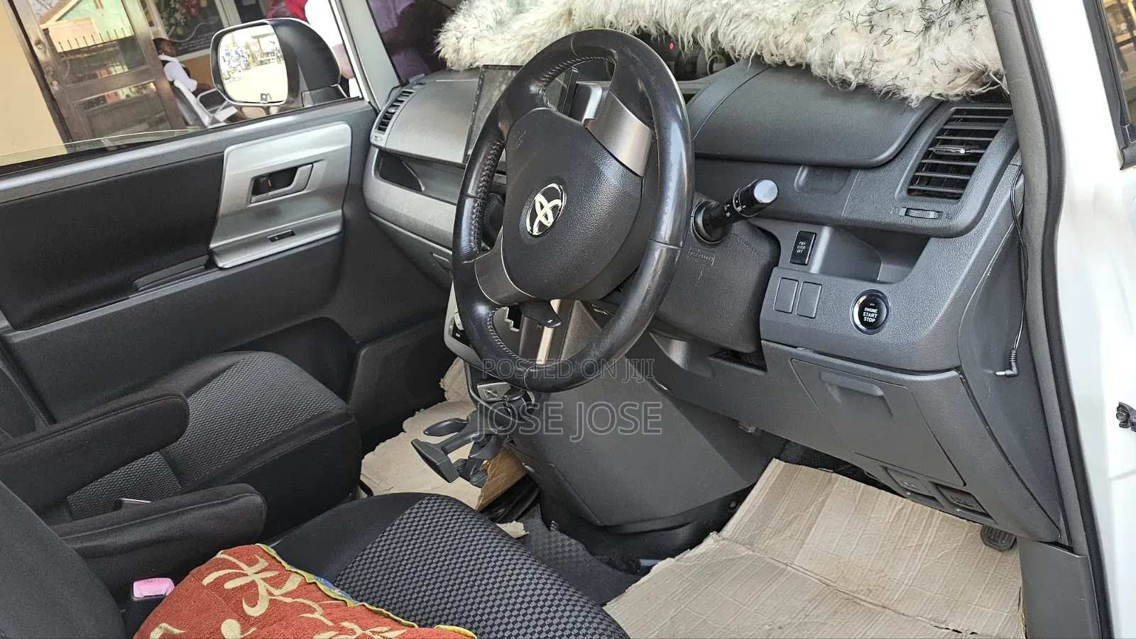 Toyota Noah 2010 White