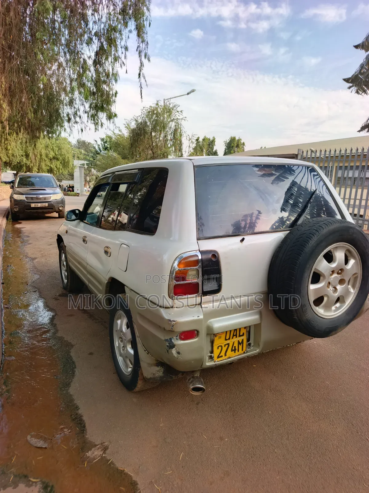 Toyota RAV4 Base FWD 1997 White