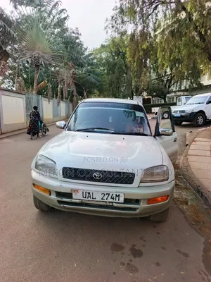 Toyota RAV4 Base FWD 1997 White