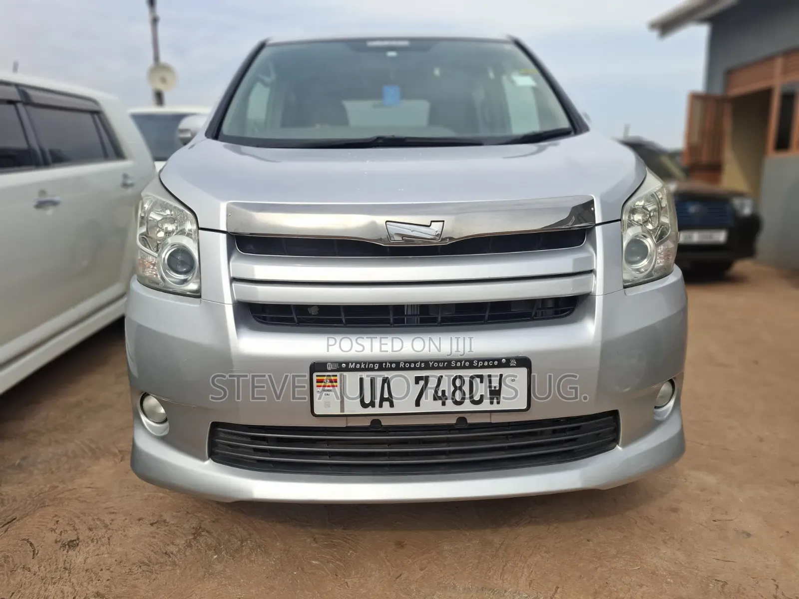 Toyota Noah 2.0 158hp FWD (7 Seater) 2012 Silver