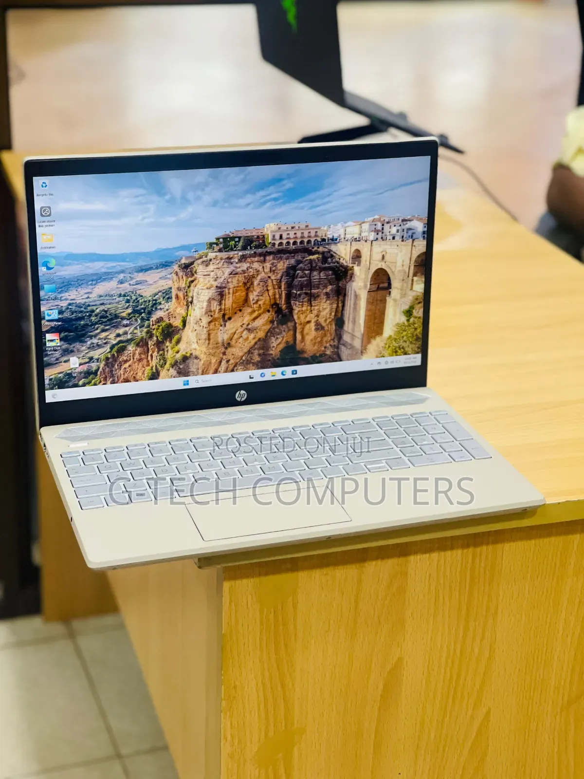 New Laptop HP Pavilion 15 8GB AMD Ryzen 5 SSD 256GB