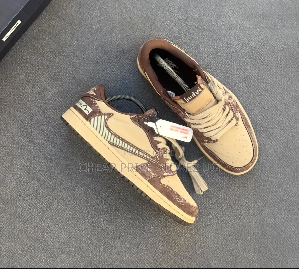Brown,low-Top Sneakers the Nike Air Jordan 1 Low X Travis Scott