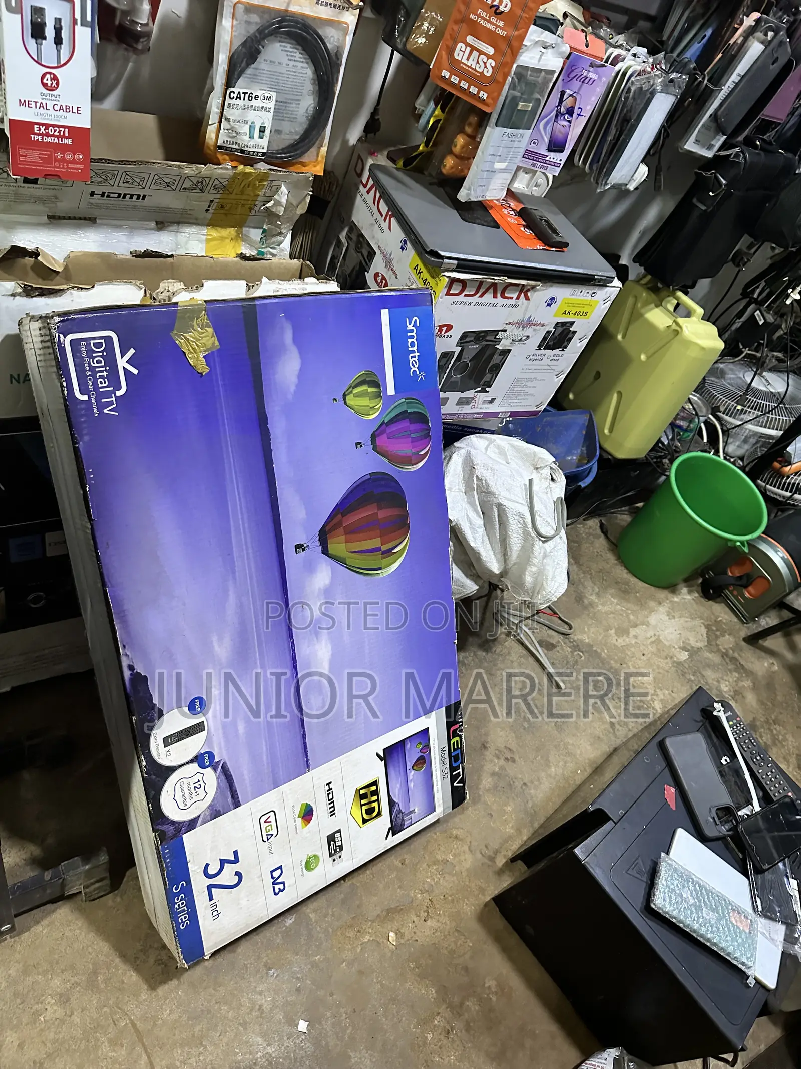 TV Smartec 32 inches Slightly Used