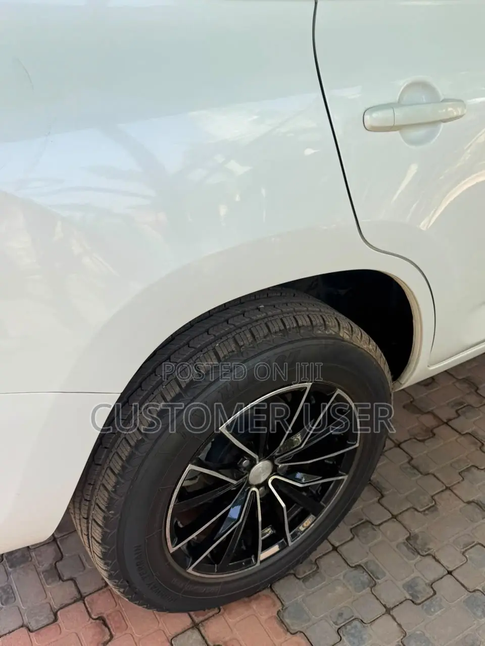 Toyota Vanguard 2010 White