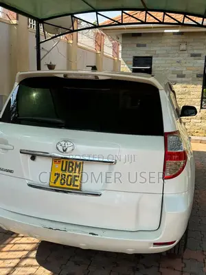Toyota Vanguard 2010 White