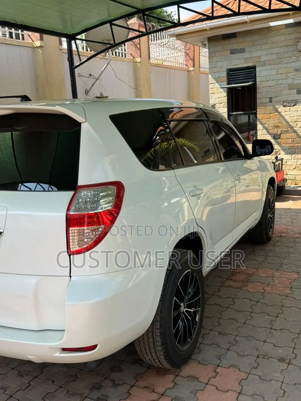 Toyota Vanguard 2010 White