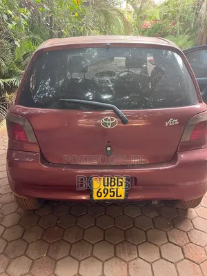 Toyota Vitz 2001 Red