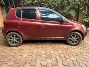 Toyota Vitz 2001 Red