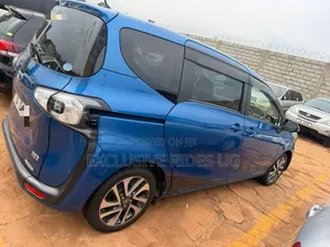 Toyota Sienta 2016 Blue
