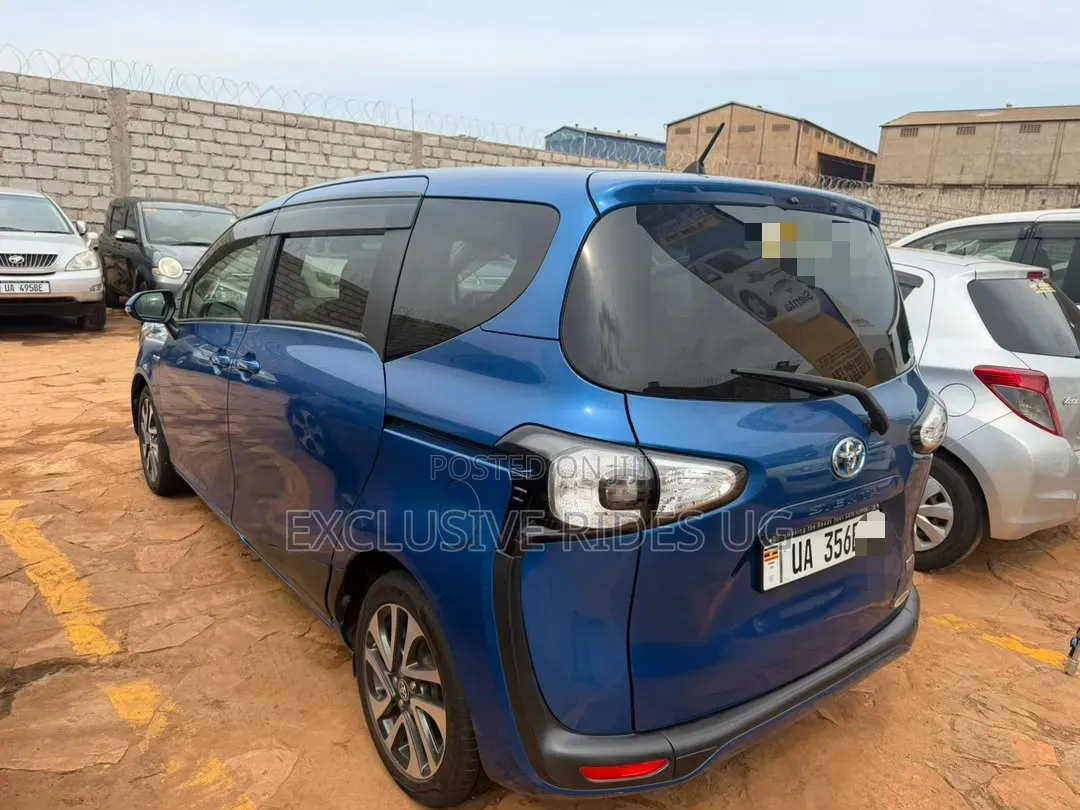 Toyota Sienta 2016 Blue